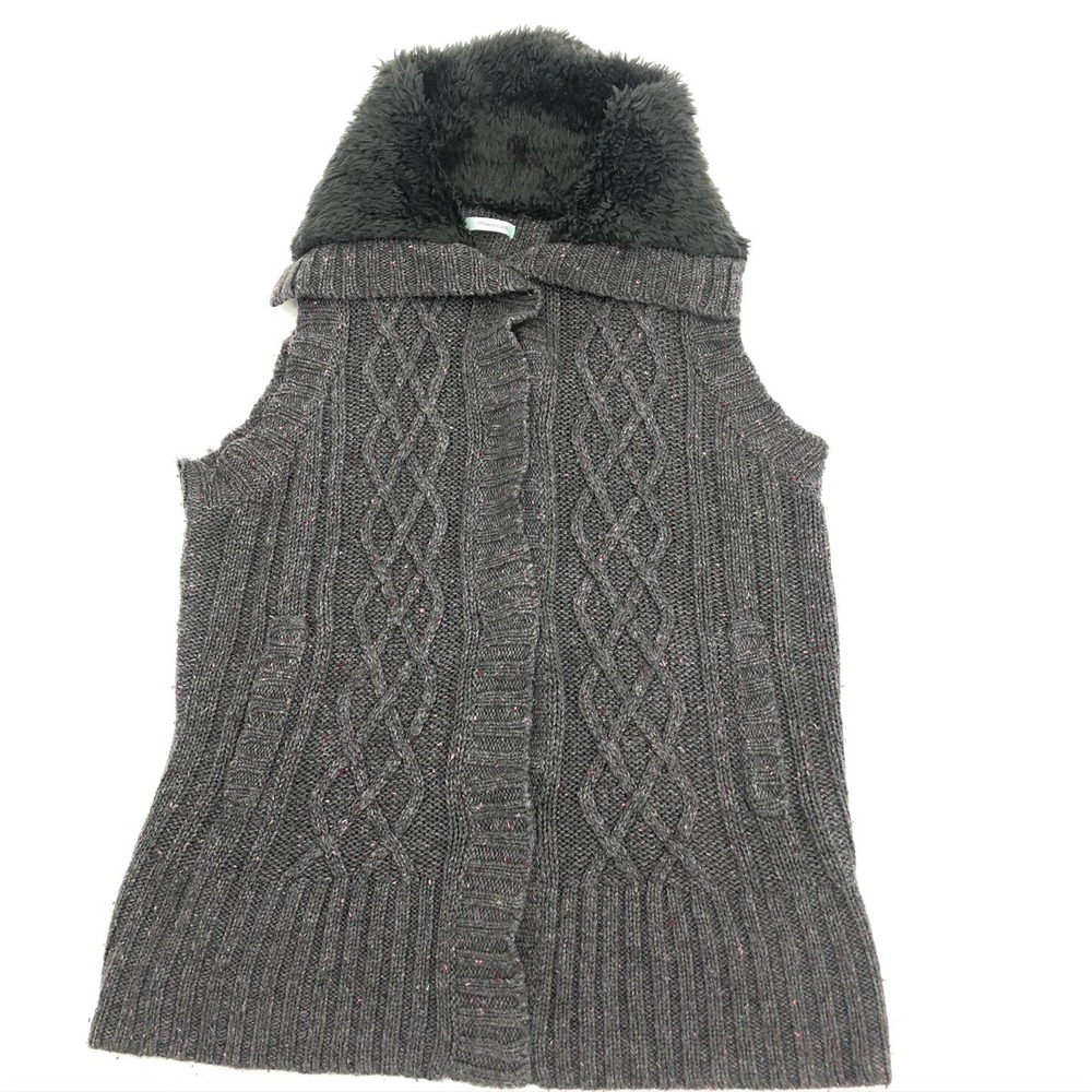 Maurices Sweater Women Large Sleeveless Vest Faux Fur Gray Cable Knit